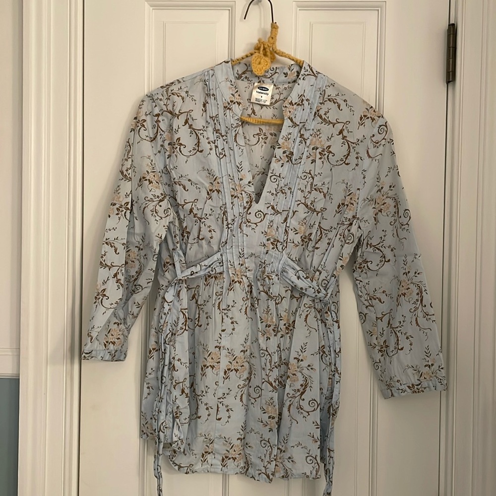 Old navy maternity shirt